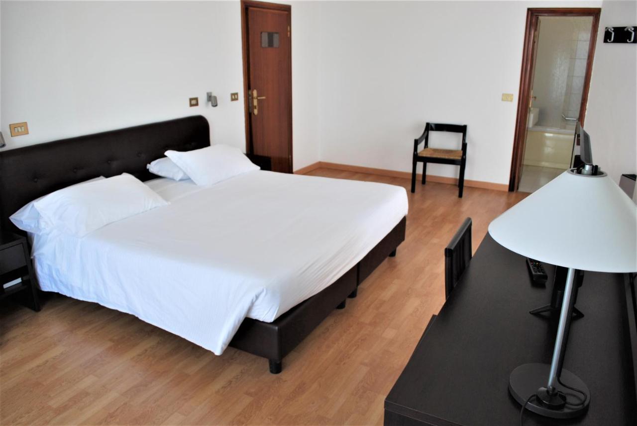 Park Hotel Mar Grande Tarente Buitenkant foto